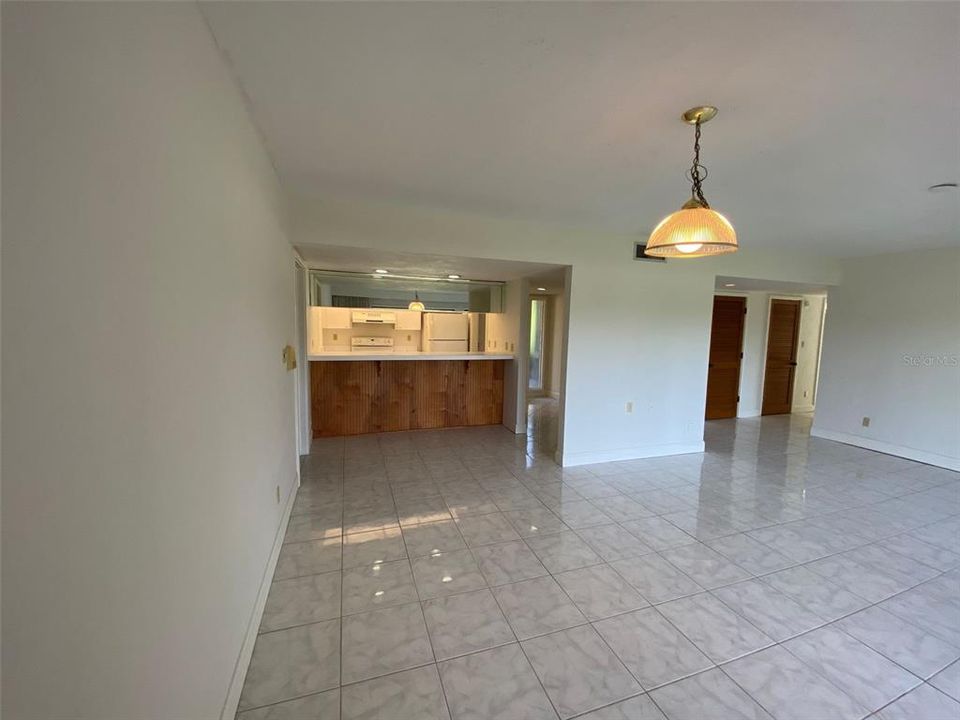 For Sale: $99,900 (2 beds, 2 baths, 1123 Square Feet)