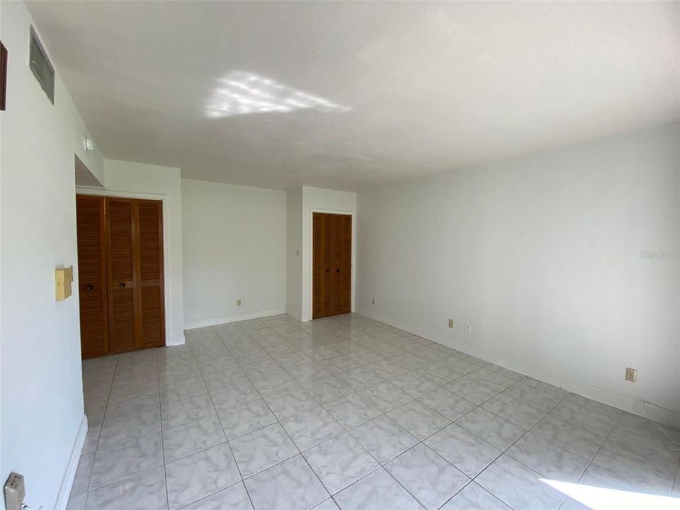 For Sale: $99,900 (2 beds, 2 baths, 1123 Square Feet)