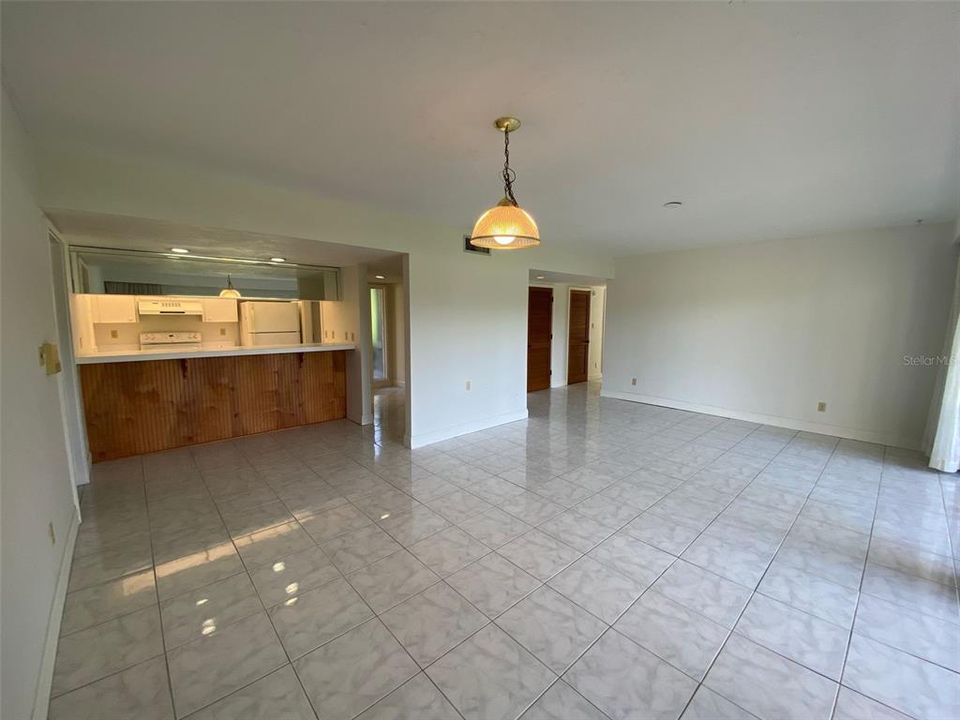 For Sale: $99,900 (2 beds, 2 baths, 1123 Square Feet)