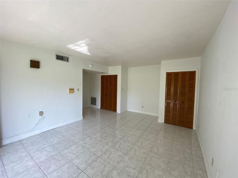 For Sale: $99,900 (2 beds, 2 baths, 1123 Square Feet)