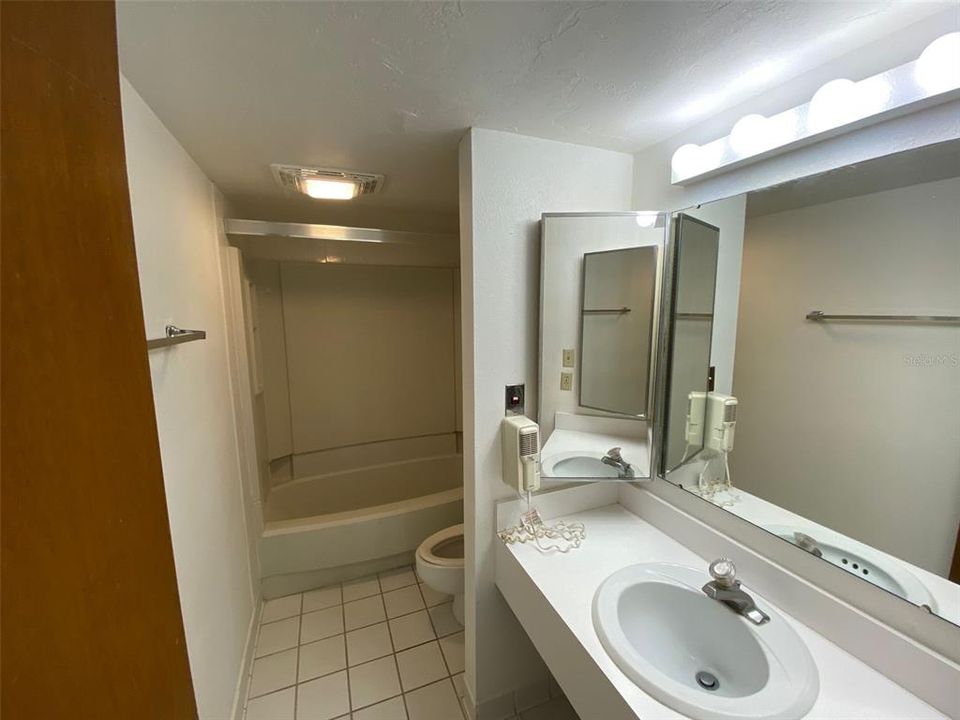 For Sale: $99,900 (2 beds, 2 baths, 1123 Square Feet)