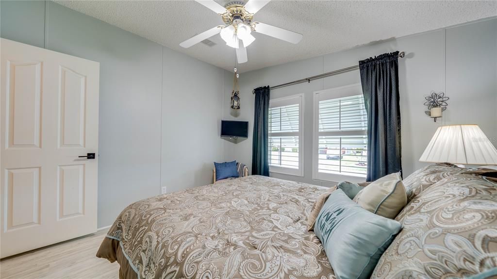 На продажу: $229,900 (2 спален, 2 ванн, 1372 Квадратных фут)