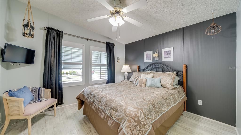 На продажу: $229,900 (2 спален, 2 ванн, 1372 Квадратных фут)