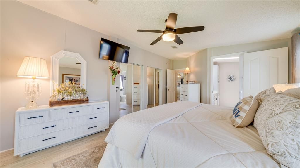 На продажу: $229,900 (2 спален, 2 ванн, 1372 Квадратных фут)