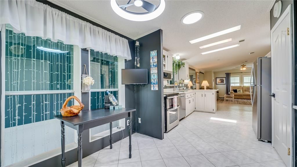 На продажу: $229,900 (2 спален, 2 ванн, 1372 Квадратных фут)