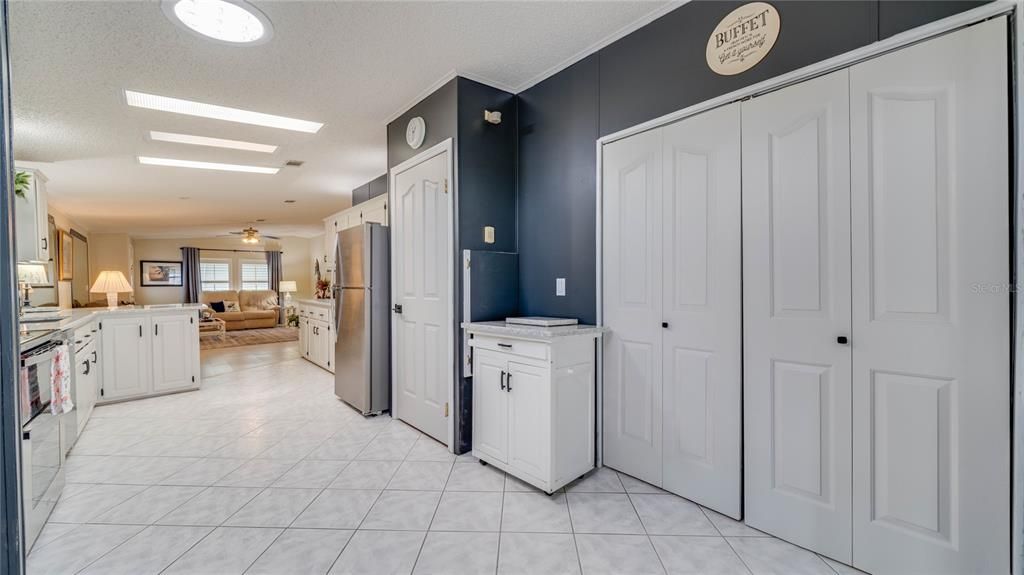 На продажу: $229,900 (2 спален, 2 ванн, 1372 Квадратных фут)