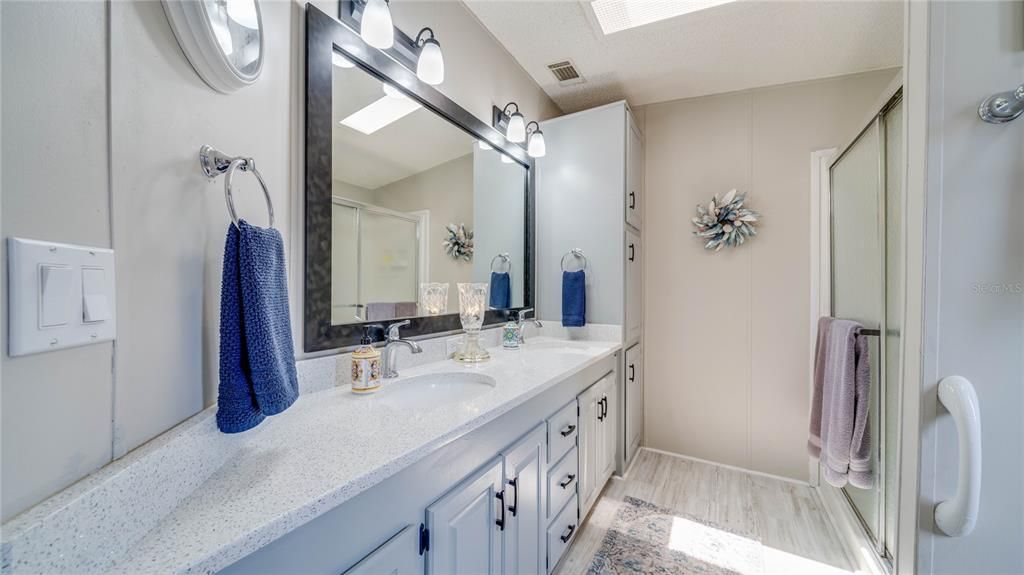 На продажу: $229,900 (2 спален, 2 ванн, 1372 Квадратных фут)