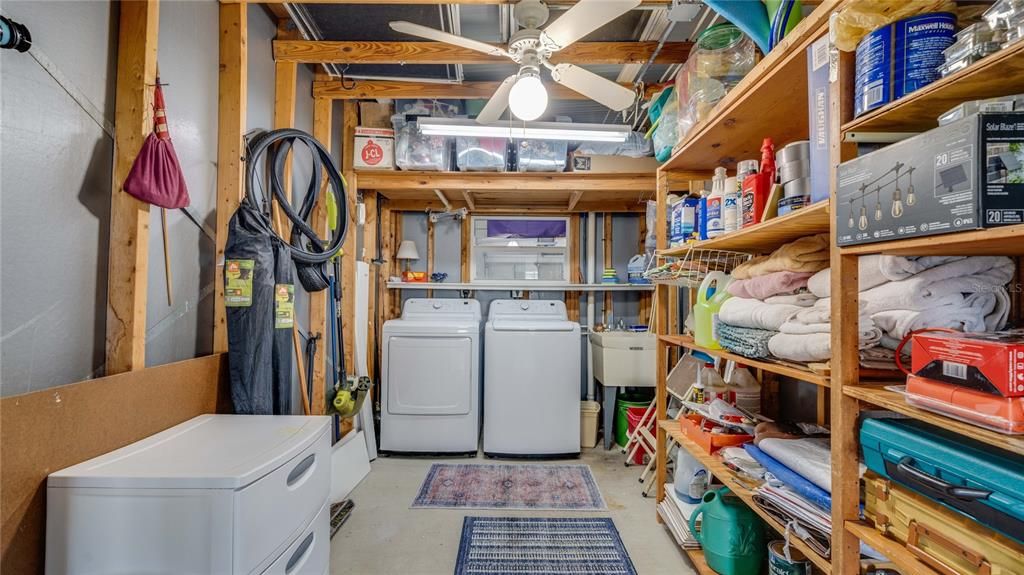 На продажу: $229,900 (2 спален, 2 ванн, 1372 Квадратных фут)