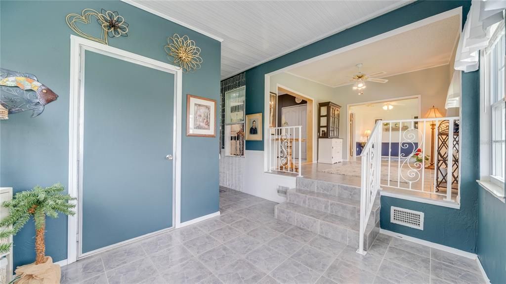 На продажу: $229,900 (2 спален, 2 ванн, 1372 Квадратных фут)