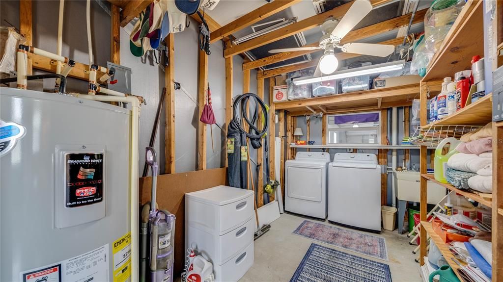 На продажу: $229,900 (2 спален, 2 ванн, 1372 Квадратных фут)