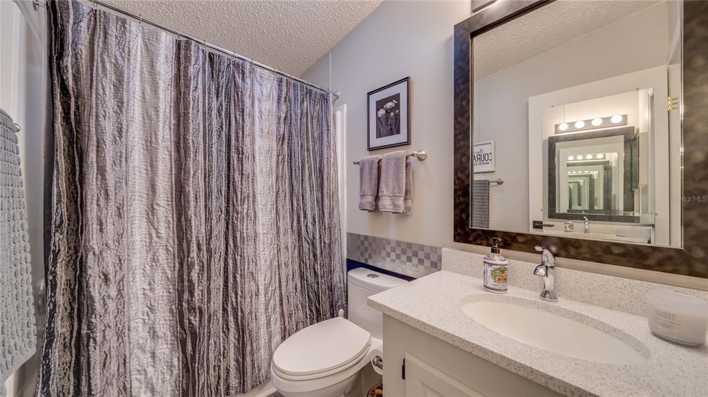 На продажу: $229,900 (2 спален, 2 ванн, 1372 Квадратных фут)