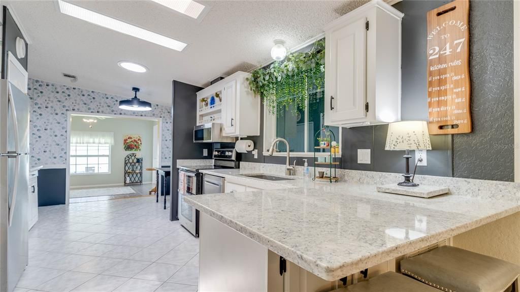 На продажу: $229,900 (2 спален, 2 ванн, 1372 Квадратных фут)