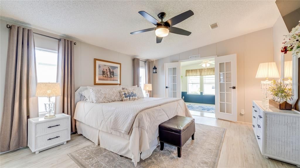 На продажу: $229,900 (2 спален, 2 ванн, 1372 Квадратных фут)