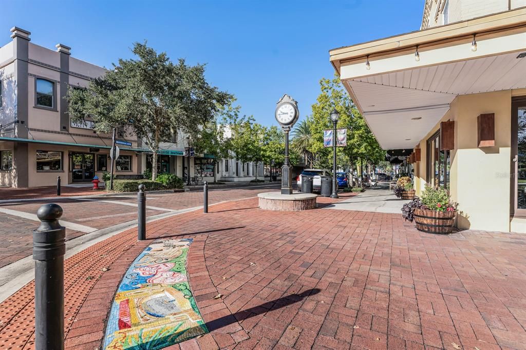 Activo con contrato: $375,490 (4 camas, 2 baños, 2277 Pies cuadrados)