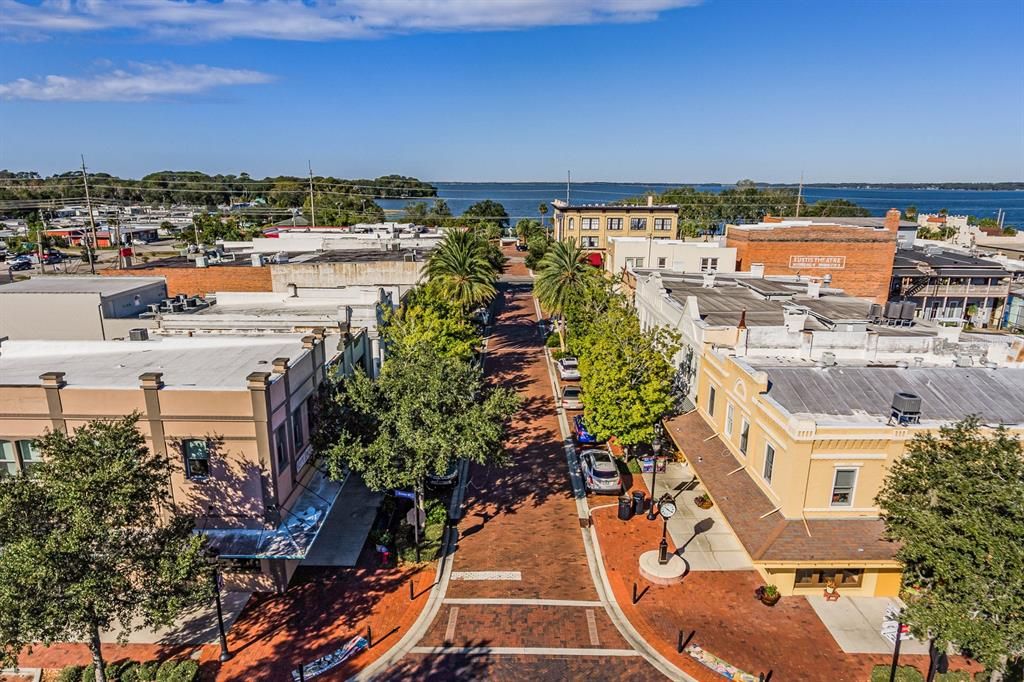 Activo con contrato: $375,490 (4 camas, 2 baños, 2277 Pies cuadrados)