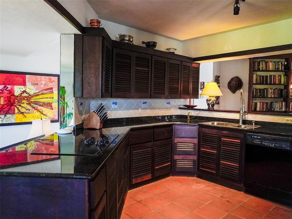 Active With Contract: $630,000 (2 beds, 3 baths, 2152 Square Feet)