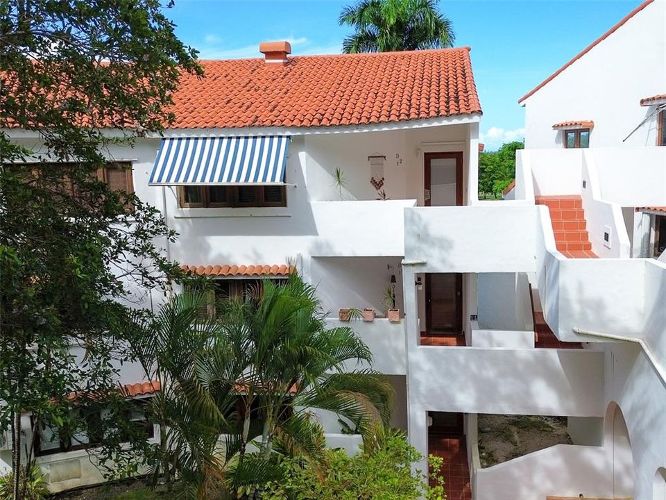 Active With Contract: $630,000 (2 beds, 3 baths, 2152 Square Feet)