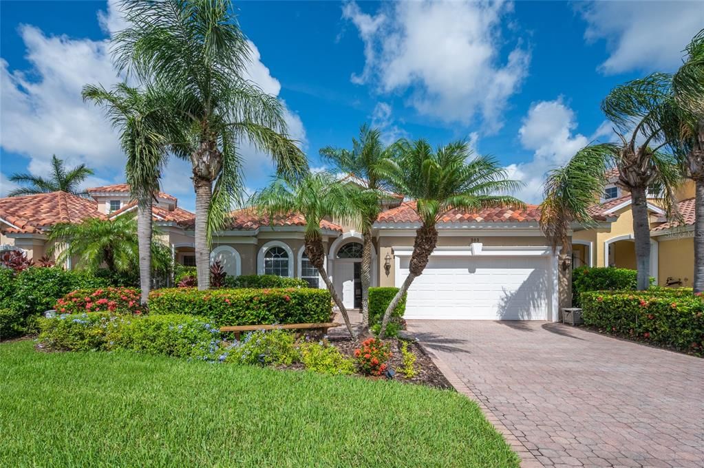 For Sale: $579,000 (3 beds, 3 baths, 2006 Square Feet)