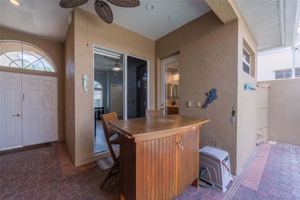 For Sale: $579,000 (3 beds, 3 baths, 2006 Square Feet)