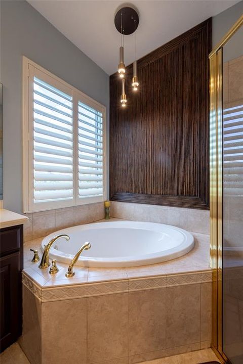 For Sale: $579,000 (3 beds, 3 baths, 2006 Square Feet)