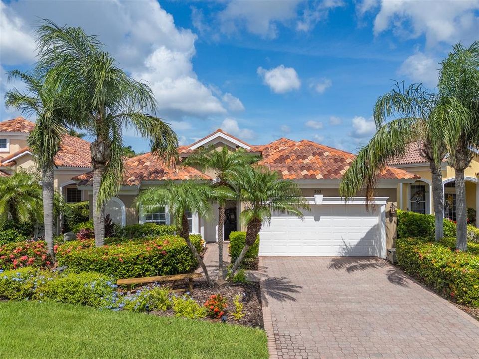 For Sale: $579,000 (3 beds, 3 baths, 2006 Square Feet)