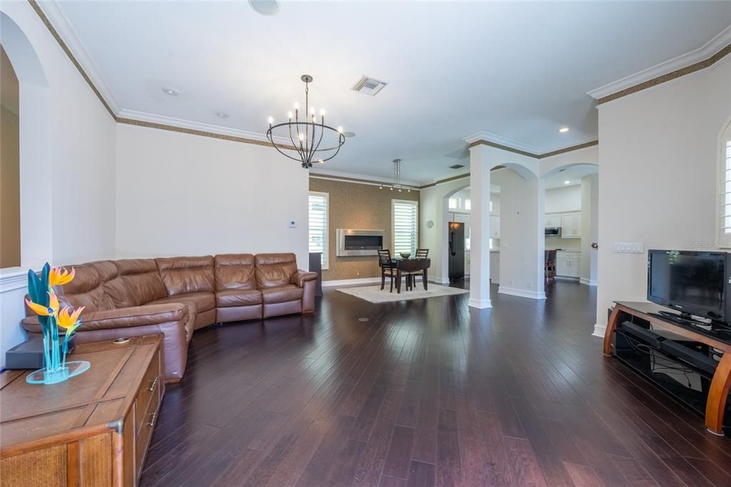 For Sale: $579,000 (3 beds, 3 baths, 2006 Square Feet)