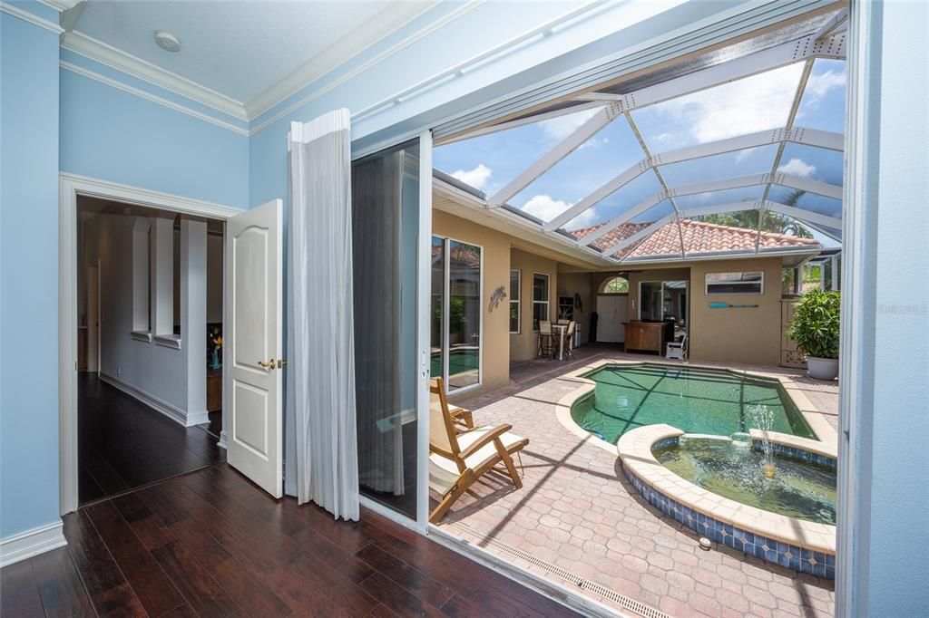 For Sale: $579,000 (3 beds, 3 baths, 2006 Square Feet)