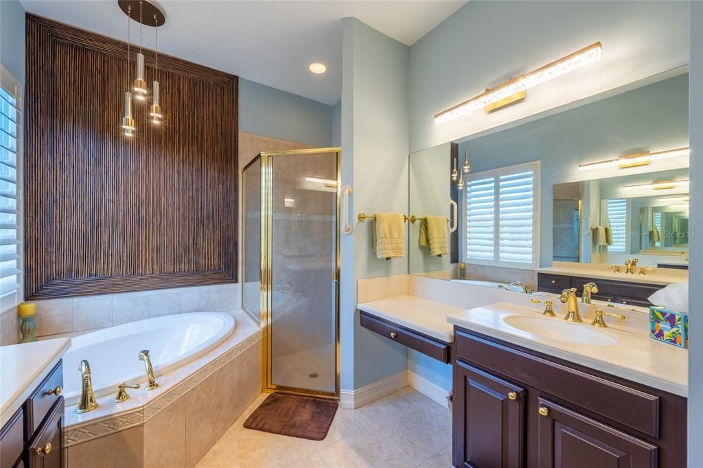 For Sale: $579,000 (3 beds, 3 baths, 2006 Square Feet)