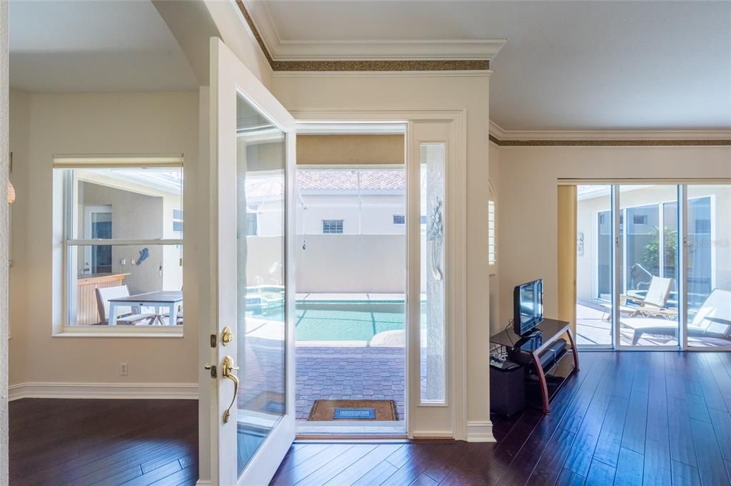 For Sale: $579,000 (3 beds, 3 baths, 2006 Square Feet)