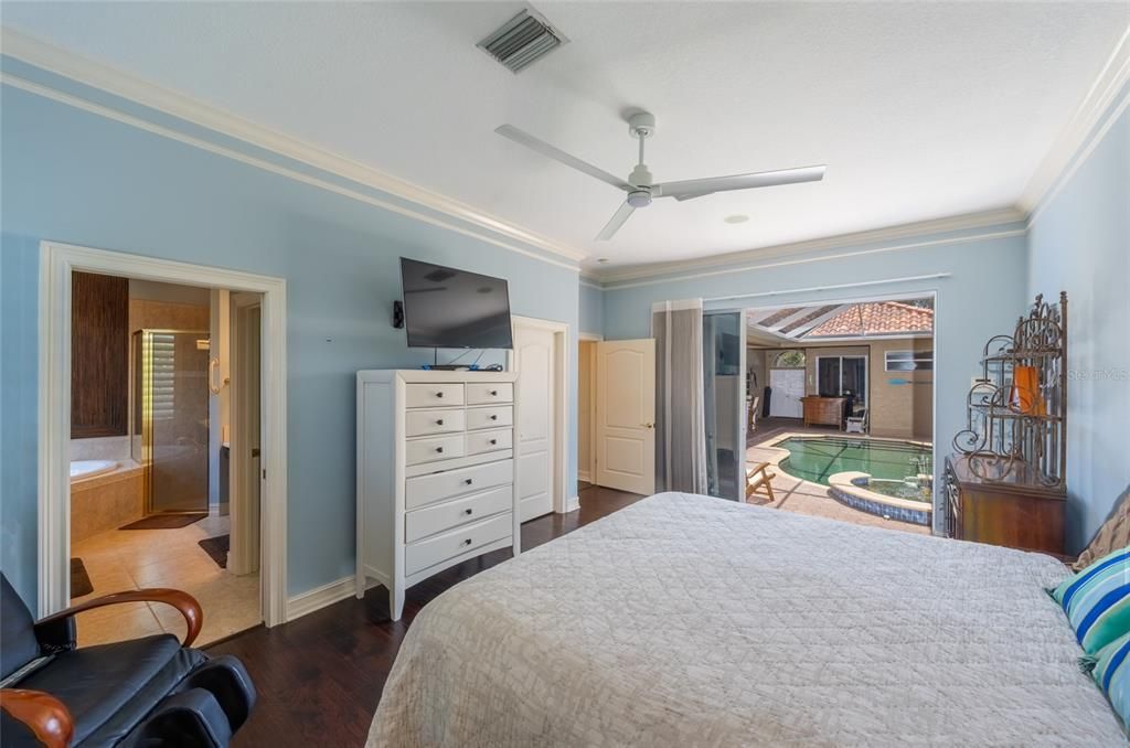 For Sale: $579,000 (3 beds, 3 baths, 2006 Square Feet)