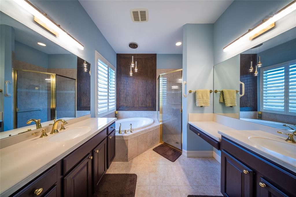 For Sale: $579,000 (3 beds, 3 baths, 2006 Square Feet)