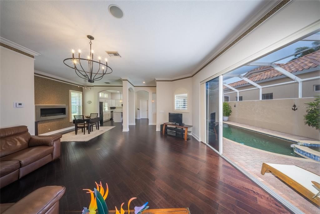 For Sale: $579,000 (3 beds, 3 baths, 2006 Square Feet)