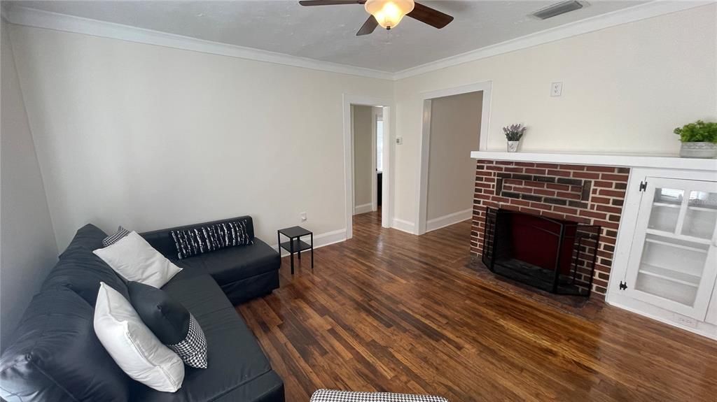 For Rent: $1,495 (2 beds, 1 baths, 816 Square Feet)