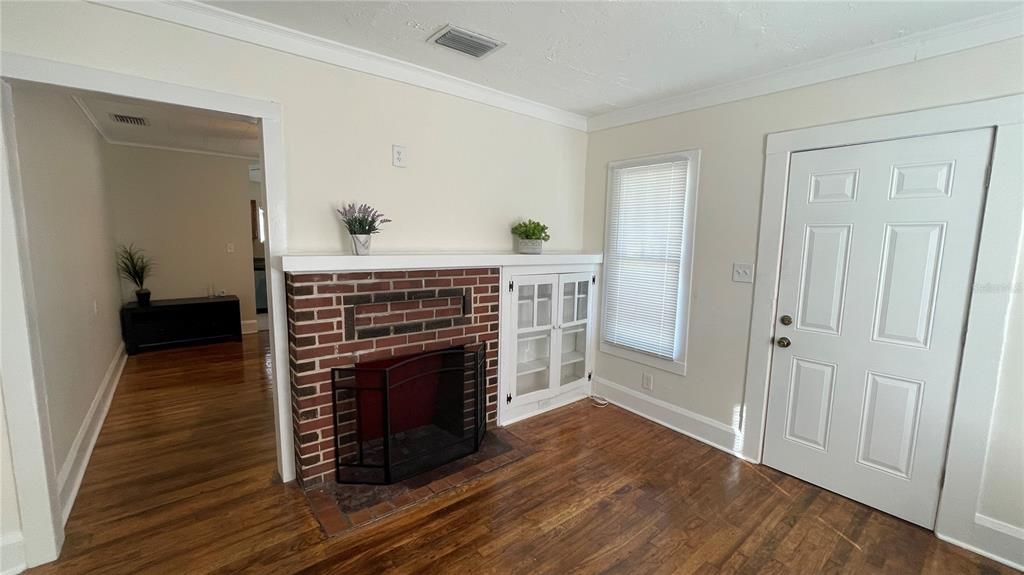 For Rent: $1,495 (2 beds, 1 baths, 816 Square Feet)