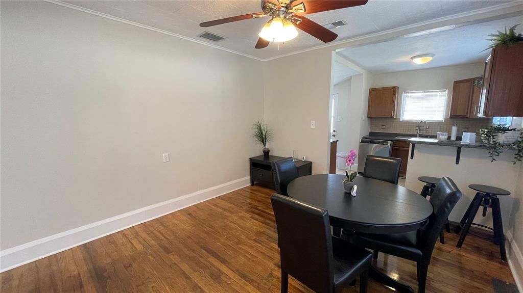 For Rent: $1,495 (2 beds, 1 baths, 816 Square Feet)