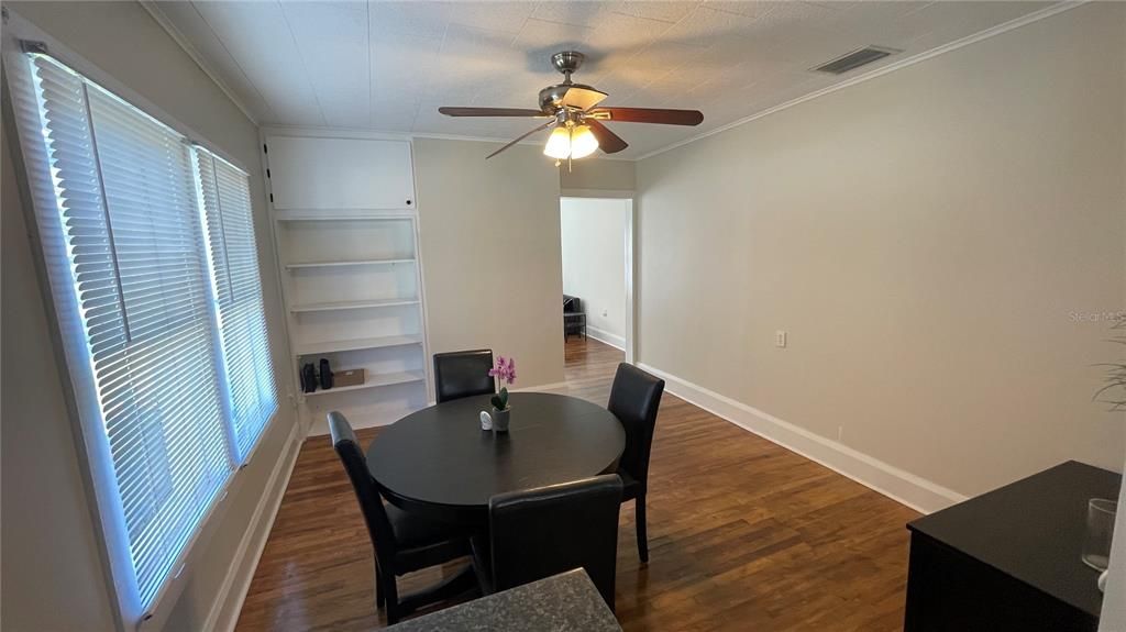 For Rent: $1,495 (2 beds, 1 baths, 816 Square Feet)