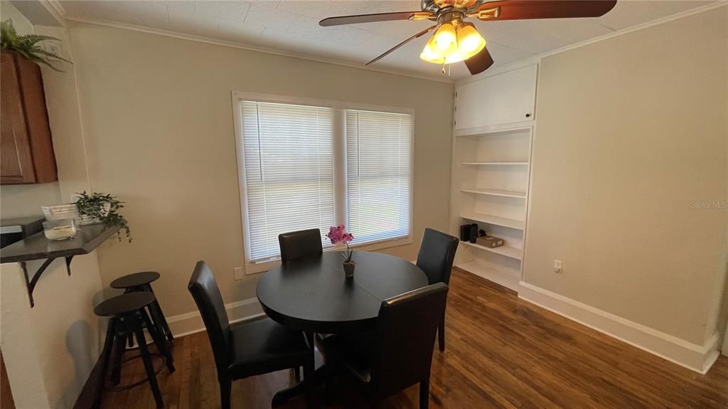 For Rent: $1,495 (2 beds, 1 baths, 816 Square Feet)