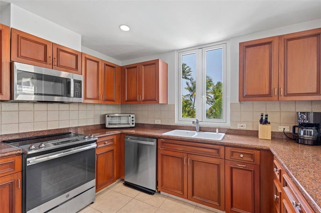 待售: $795,000 (2 贝兹, 2 浴室, 1775 平方英尺)