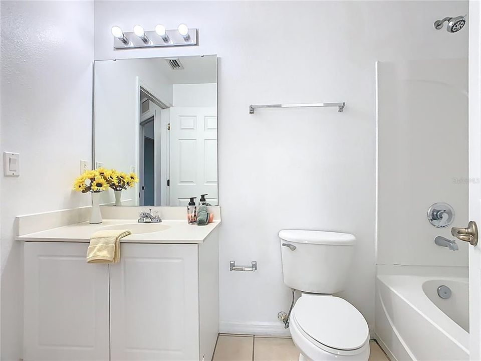 待售: $270,000 (4 贝兹, 3 浴室, 1880 平方英尺)