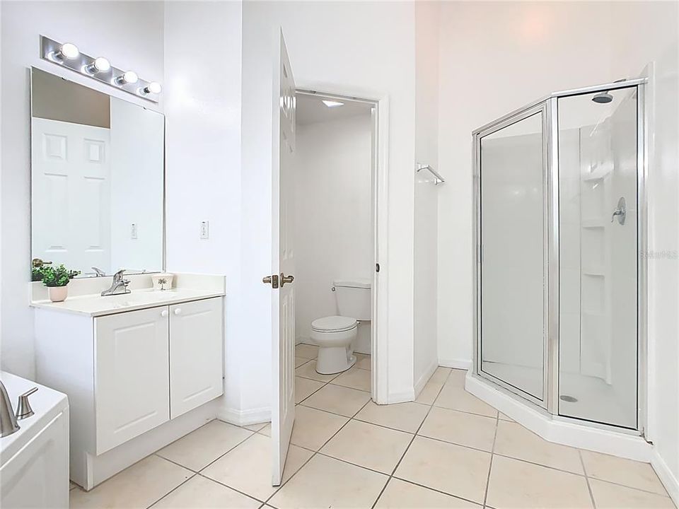 待售: $270,000 (4 贝兹, 3 浴室, 1880 平方英尺)