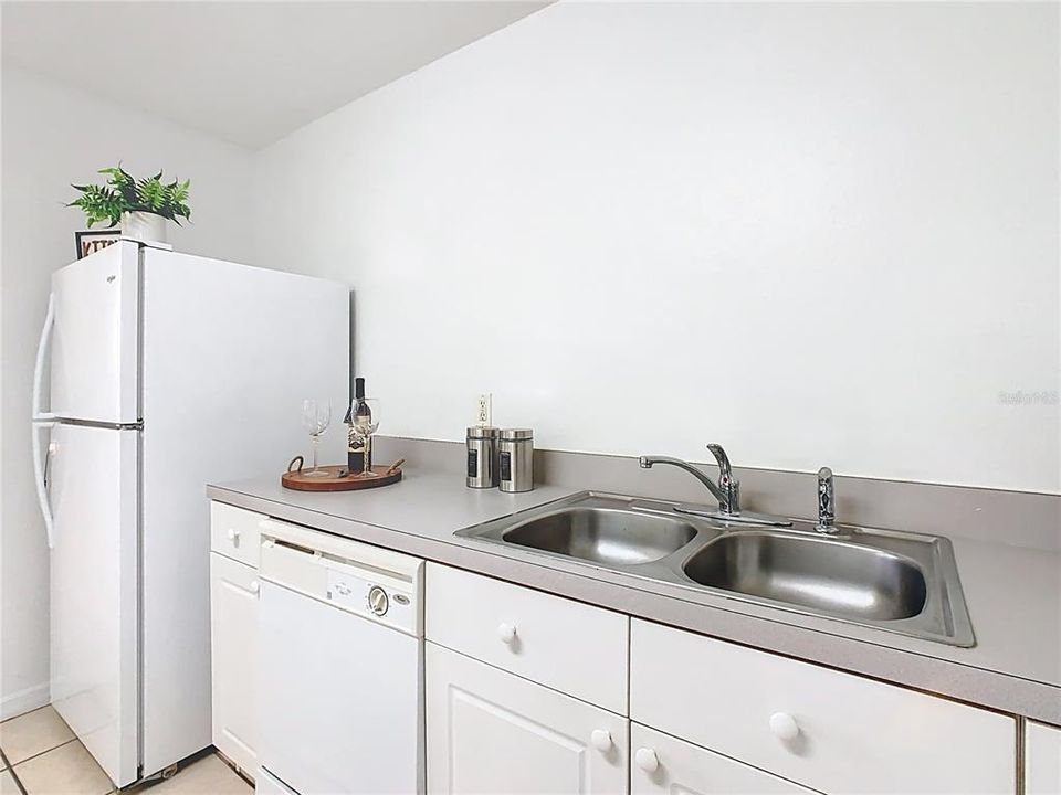 待售: $270,000 (4 贝兹, 3 浴室, 1880 平方英尺)