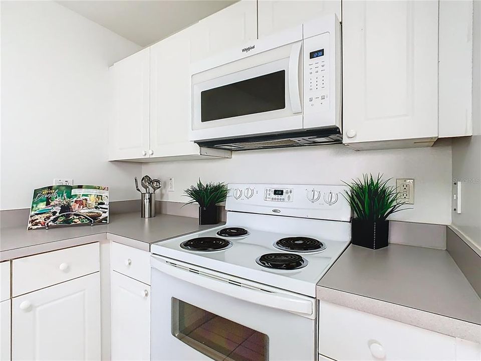 待售: $270,000 (4 贝兹, 3 浴室, 1880 平方英尺)