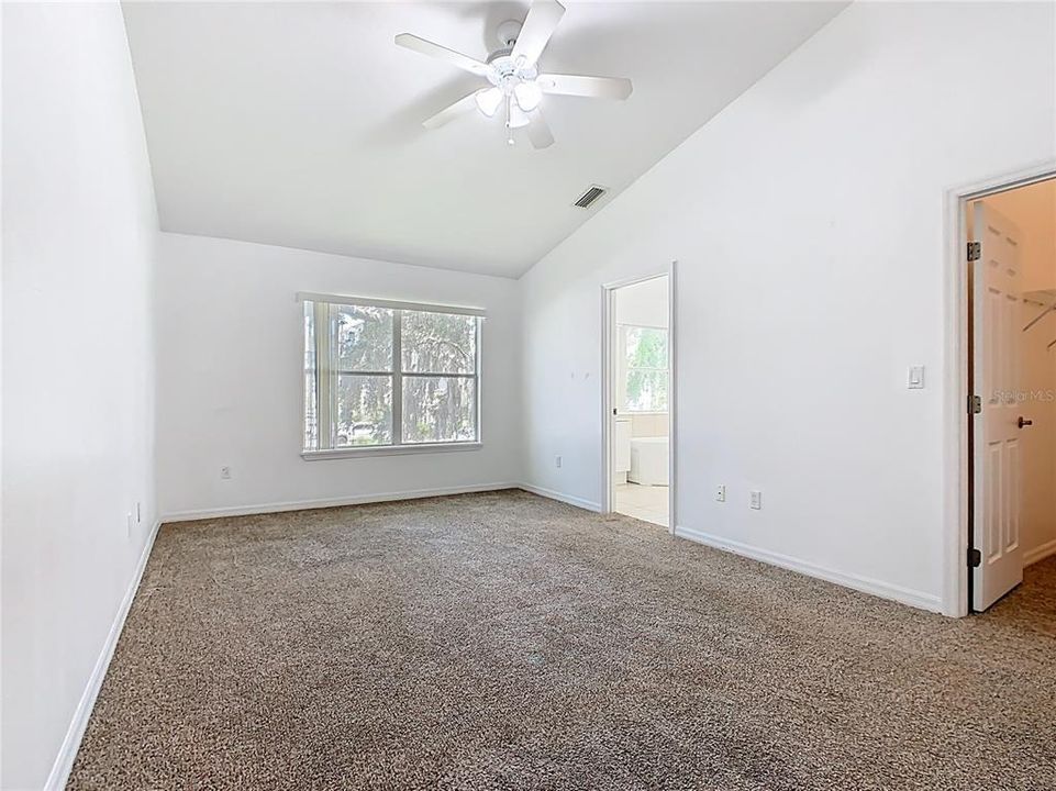 待售: $270,000 (4 贝兹, 3 浴室, 1880 平方英尺)