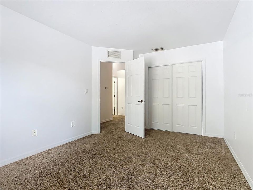 待售: $270,000 (4 贝兹, 3 浴室, 1880 平方英尺)