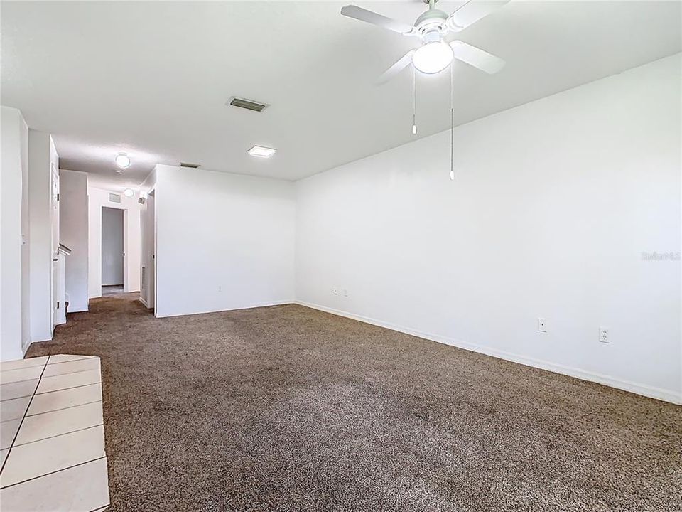 待售: $270,000 (4 贝兹, 3 浴室, 1880 平方英尺)