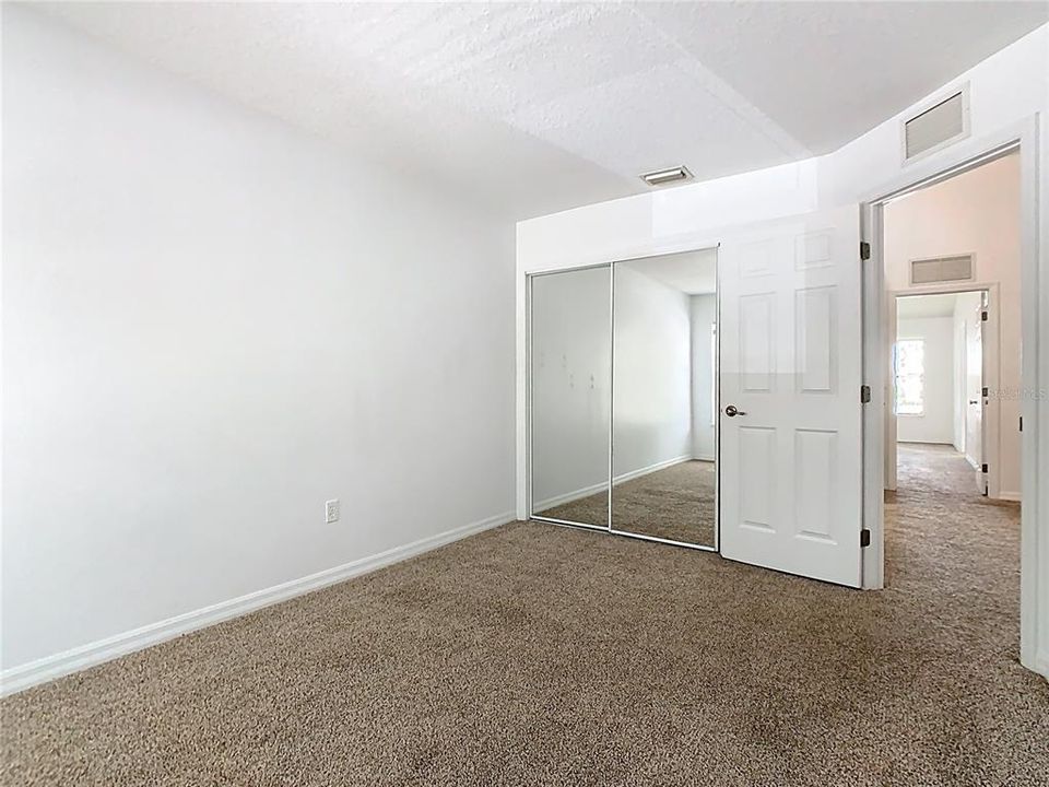 待售: $270,000 (4 贝兹, 3 浴室, 1880 平方英尺)