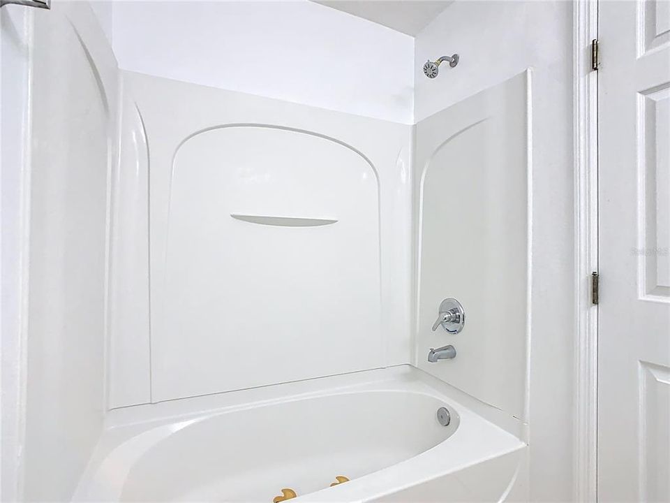 待售: $270,000 (4 贝兹, 3 浴室, 1880 平方英尺)