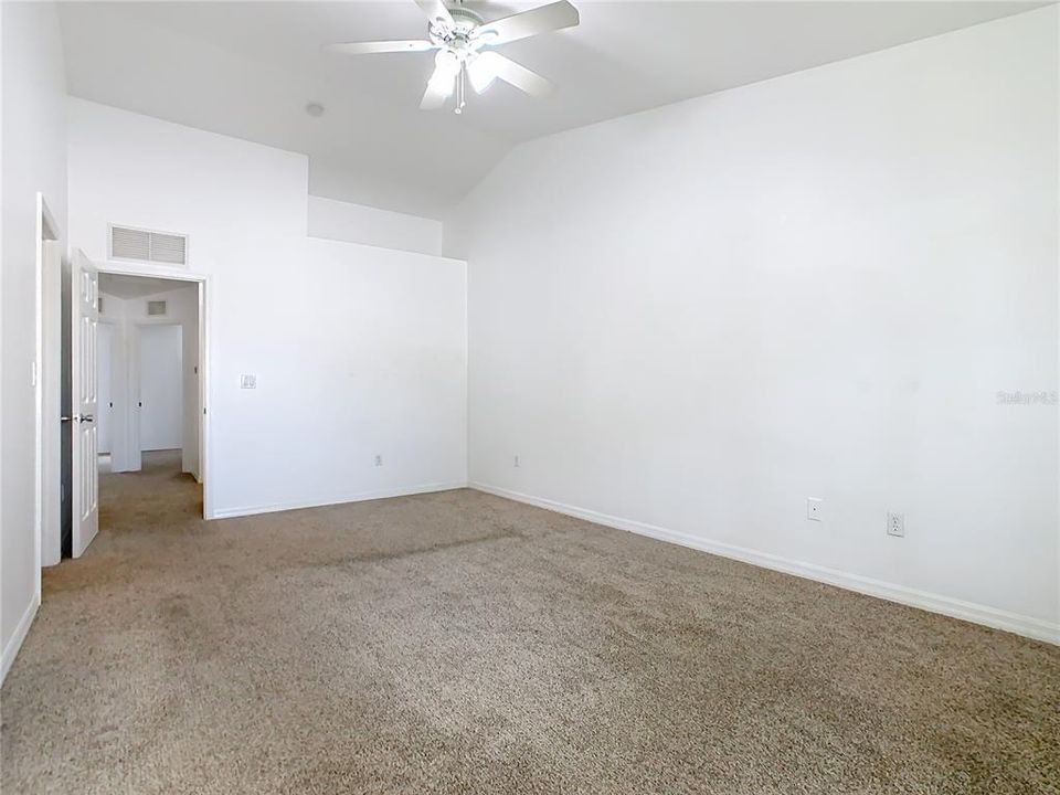 待售: $270,000 (4 贝兹, 3 浴室, 1880 平方英尺)