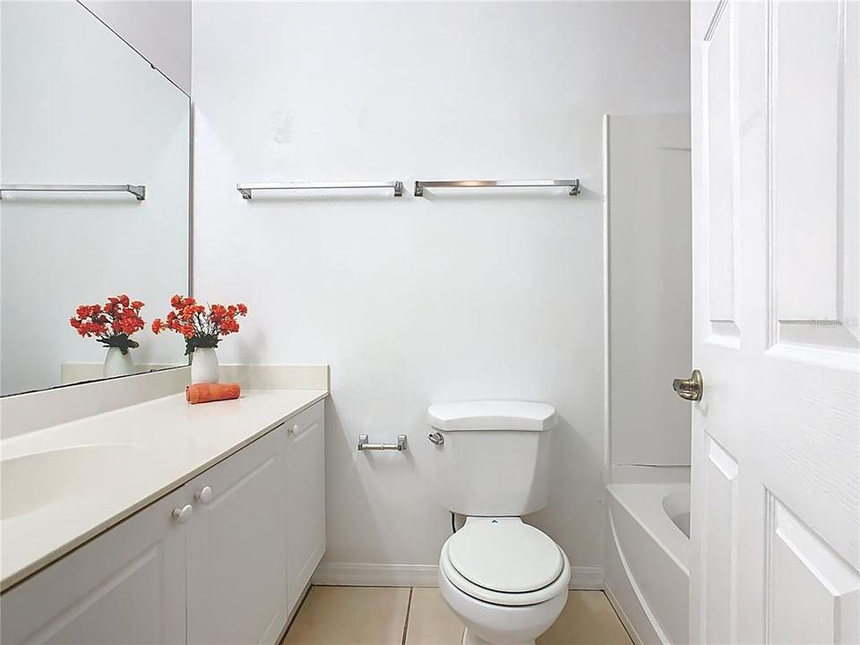 待售: $270,000 (4 贝兹, 3 浴室, 1880 平方英尺)