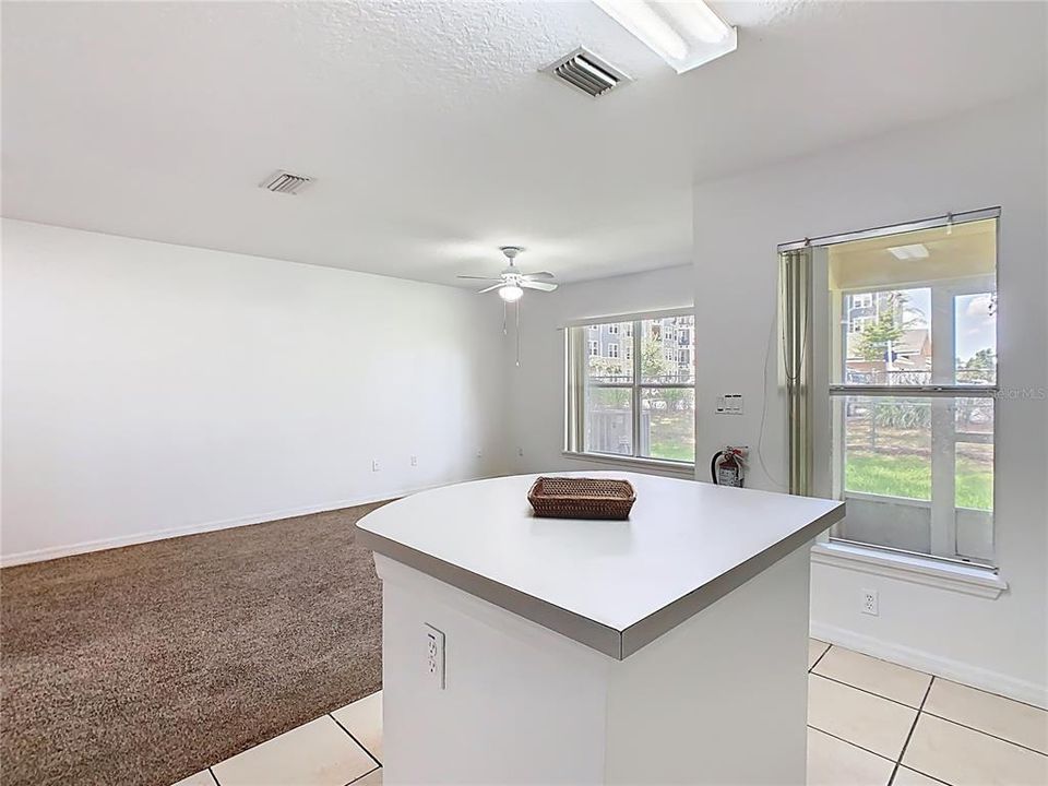 待售: $270,000 (4 贝兹, 3 浴室, 1880 平方英尺)